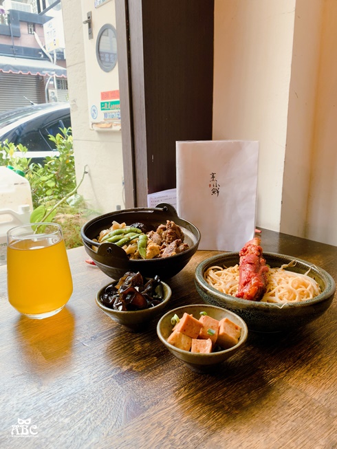 雲林古坑美食烹小鮮燒餅豬腱肉|愛麗森