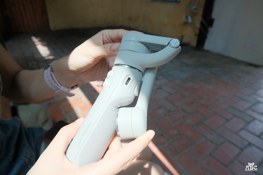 DJI OM 5 伸縮折疊式手機三軸穩定器|手機錄影APP推薦|開箱評價分享
