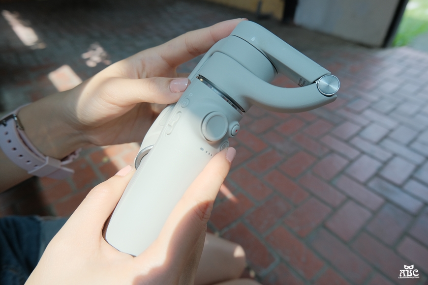 DJI OM 5 伸縮折疊式手機三軸穩定器|手機錄影APP推薦|開箱評價分享
