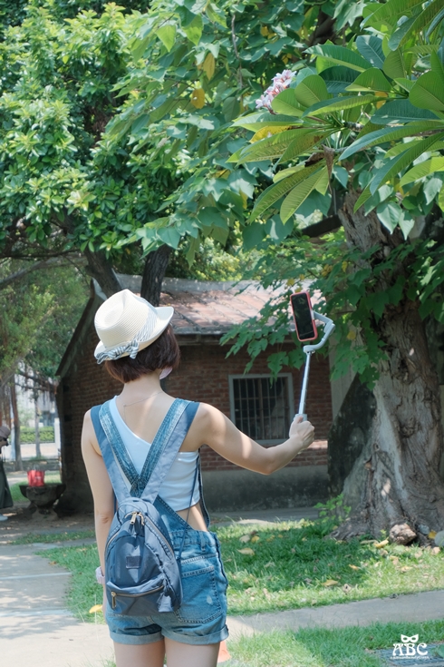 DJI OM 5 伸縮折疊式手機三軸穩定器|手機錄影APP推薦|開箱評價分享
