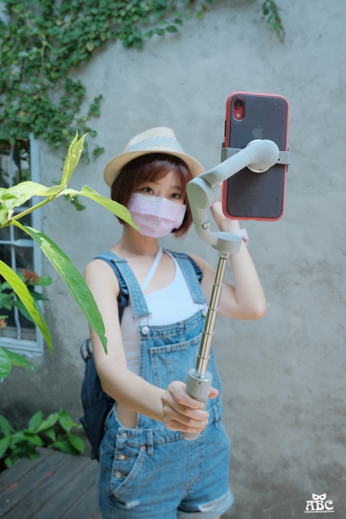 DJI OM 5 伸縮折疊式手機三軸穩定器|手機錄影APP推薦|開箱評價分享

