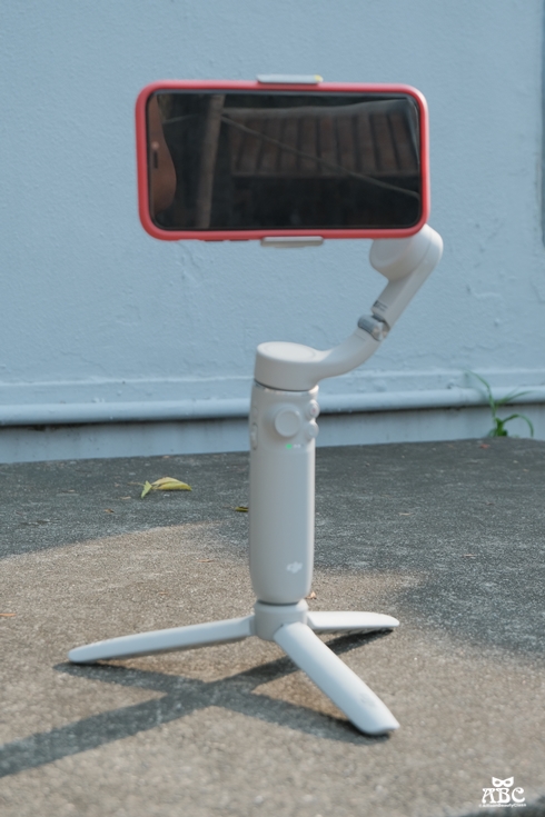 DJI OM 5 伸縮折疊式手機三軸穩定器|手機錄影APP推薦|開箱評價分享
