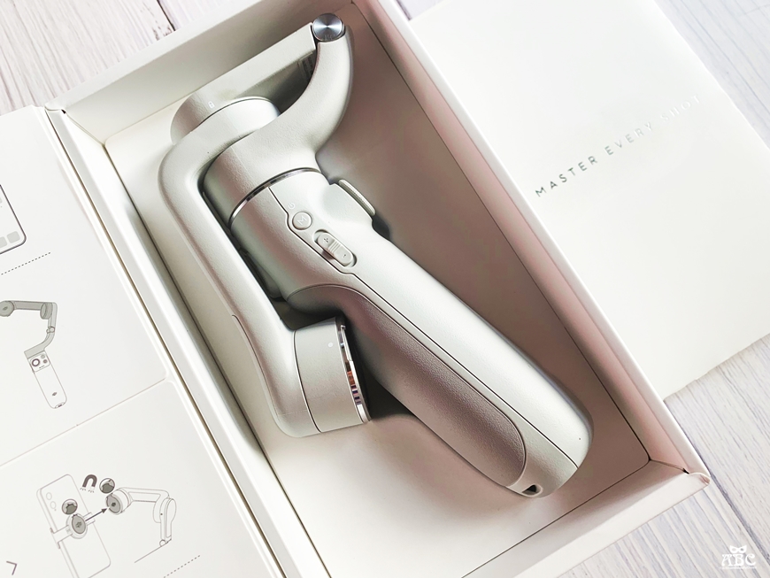 DJI OM 5 伸縮折疊式手機三軸穩定器|手機錄影APP推薦|開箱評價分享
