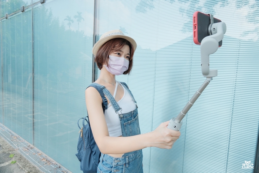 DJI OM 5 伸縮折疊式手機三軸穩定器|手機錄影APP推薦|開箱評價分享
