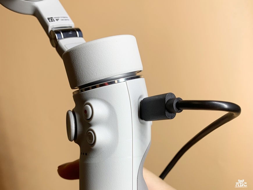 DJI OM 5 伸縮折疊式手機三軸穩定器|手機錄影APP推薦|開箱評價分享
