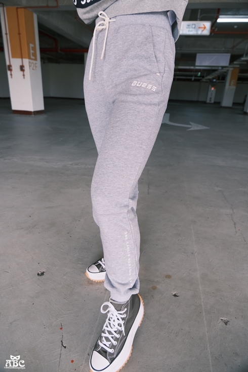 GUESS女裝|帽T穿搭|秋裝冬裝|休閒時尚穿搭分享