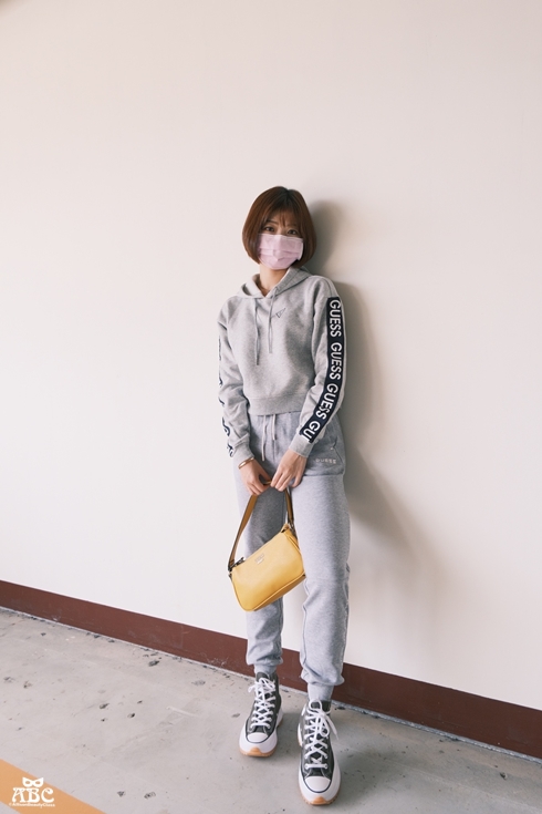 GUESS女裝|帽T穿搭|秋裝冬裝|休閒時尚穿搭分享