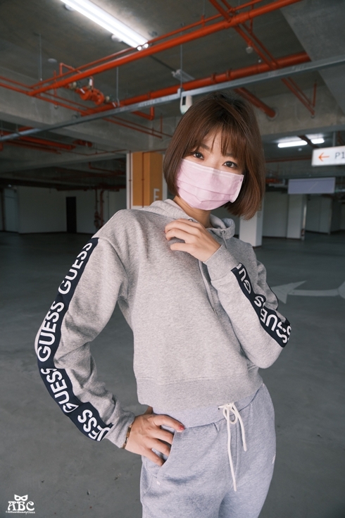 GUESS女裝|帽T穿搭|秋裝冬裝|休閒時尚穿搭分享