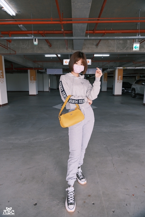 GUESS女裝|帽T穿搭|秋裝冬裝|休閒時尚穿搭分享