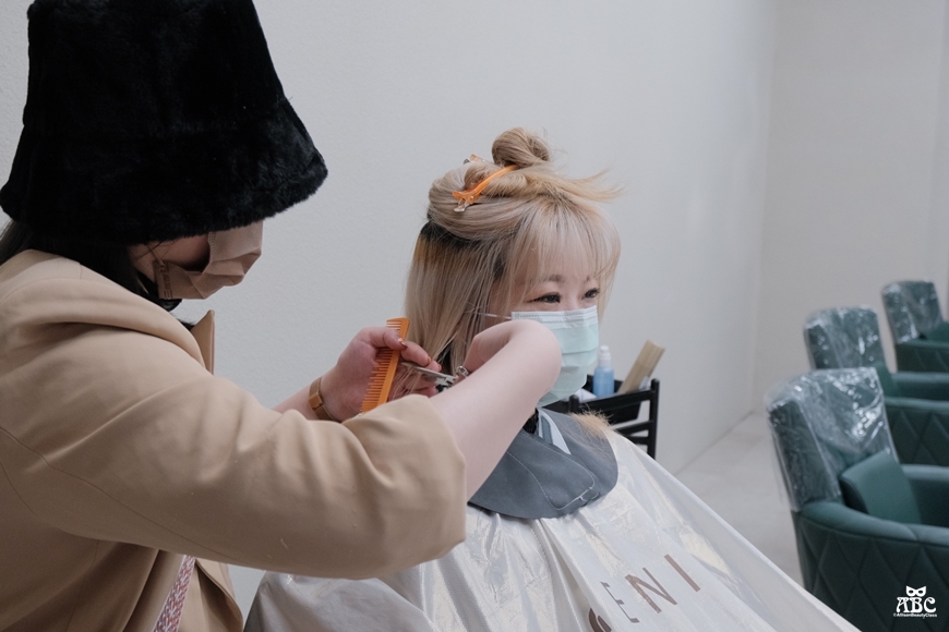 GENIC台中漢克娜娜店|香檳白金髮色|奶茶灰棕|混血髮色|煙燻拿鐵|韓星女團太妍LISA髮色