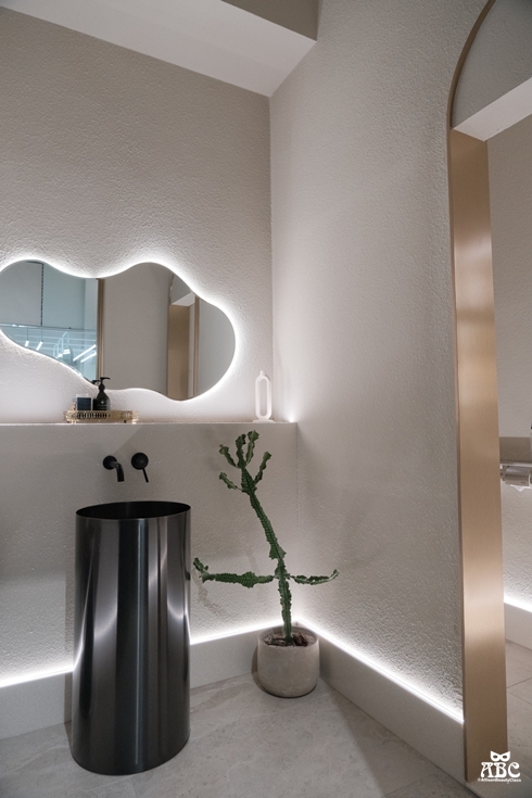 GENIC台中漢克娜娜店|香檳白金髮色|奶茶灰棕|混血髮色|煙燻拿鐵|韓星女團太妍LISA髮色