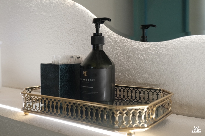 GENIC台中漢克娜娜店|香檳白金髮色|奶茶灰棕|混血髮色|煙燻拿鐵|韓星女團太妍LISA髮色