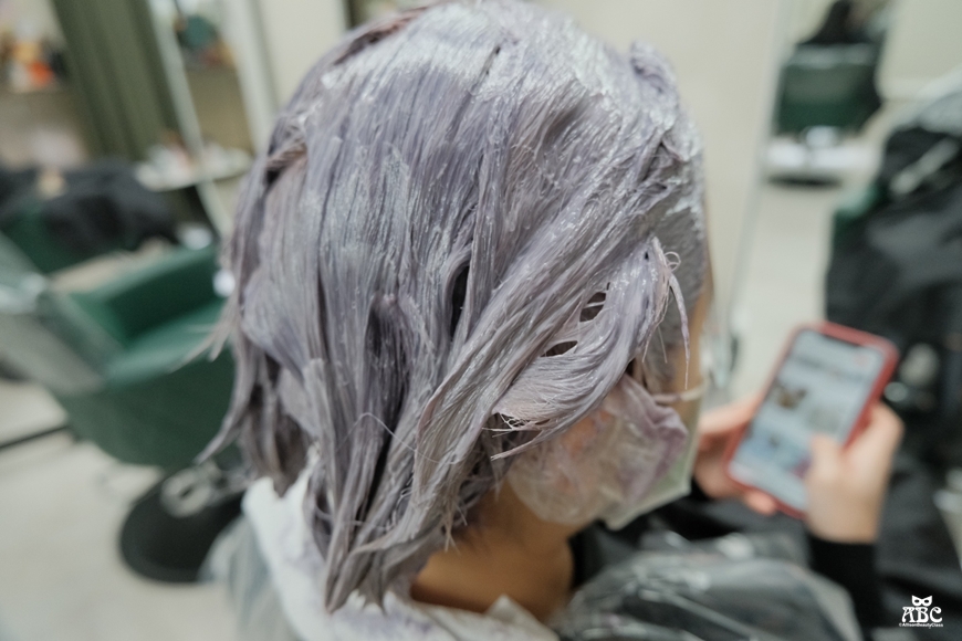 GENIC台中漢克娜娜店|香檳白金髮色|奶茶灰棕|混血髮色|煙燻拿鐵|韓星女團太妍LISA髮色