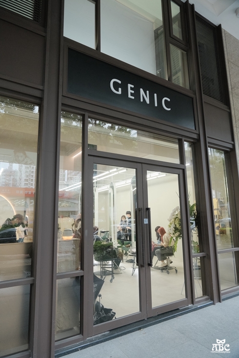 GENIC台中漢克娜娜店|香檳白金髮色|奶茶灰棕|混血髮色|煙燻拿鐵|韓星女團太妍LISA髮色