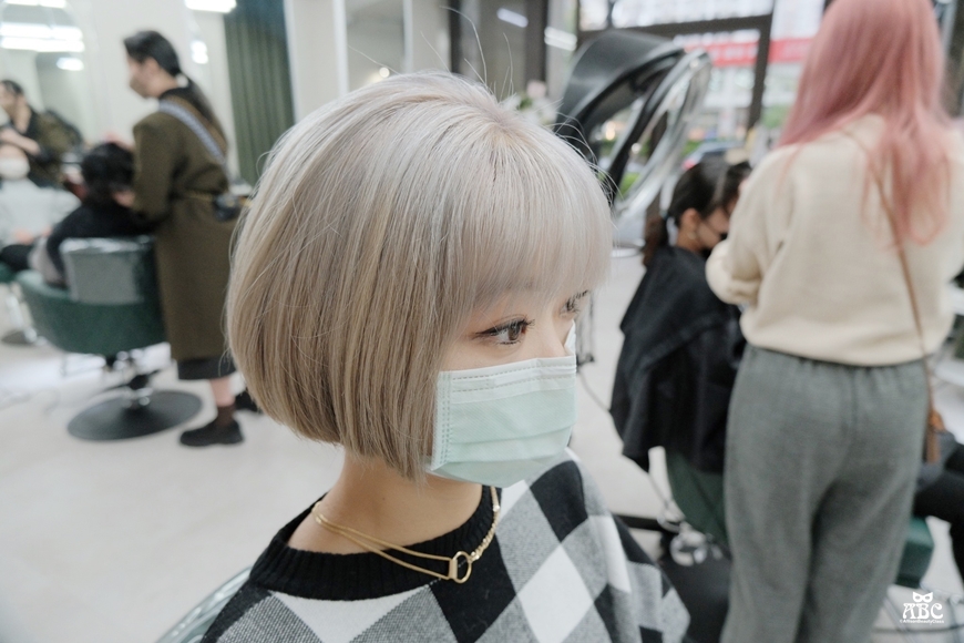 GENIC台中漢克娜娜店|香檳白金髮色|奶茶灰棕|混血髮色|煙燻拿鐵|韓星女團太妍LISA髮色