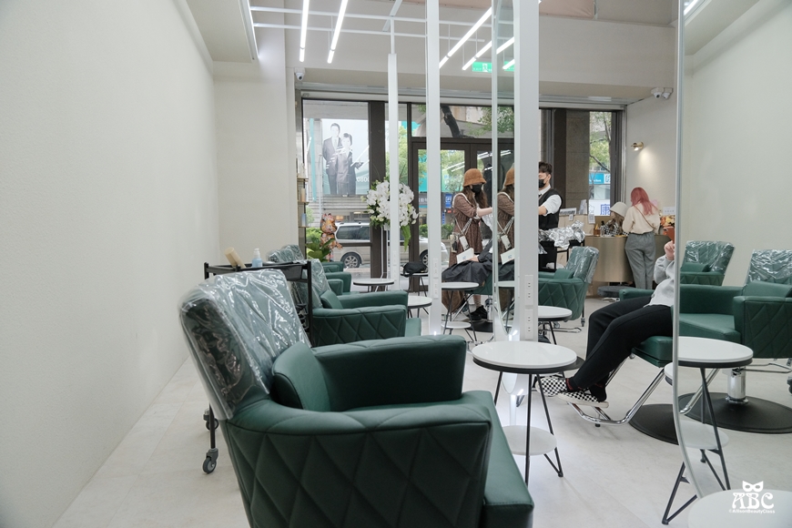 GENIC台中漢克娜娜店|香檳白金髮色|奶茶灰棕|混血髮色|煙燻拿鐵|韓星女團太妍LISA髮色