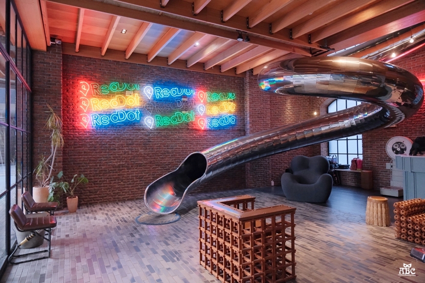 紅點文旅|台中住宿推薦|台中旅遊飯店停車位|溜滑梯|文青旅店|中華路夜市