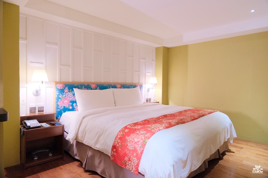 紅點文旅|台中住宿推薦|台中旅遊飯店停車位|溜滑梯|文青旅店|中華路夜市