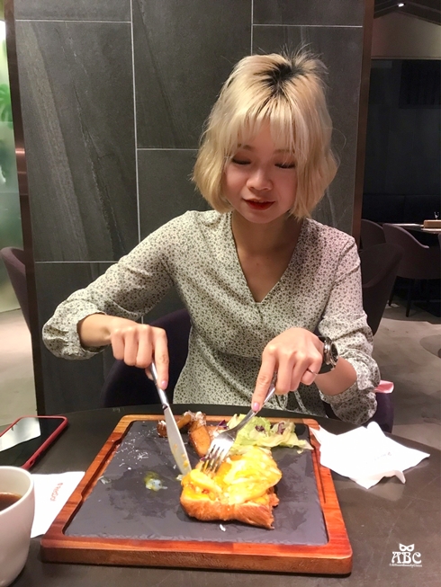 紅點文旅|台中住宿推薦|台中旅遊飯店停車位|溜滑梯|文青旅店|中華路夜市