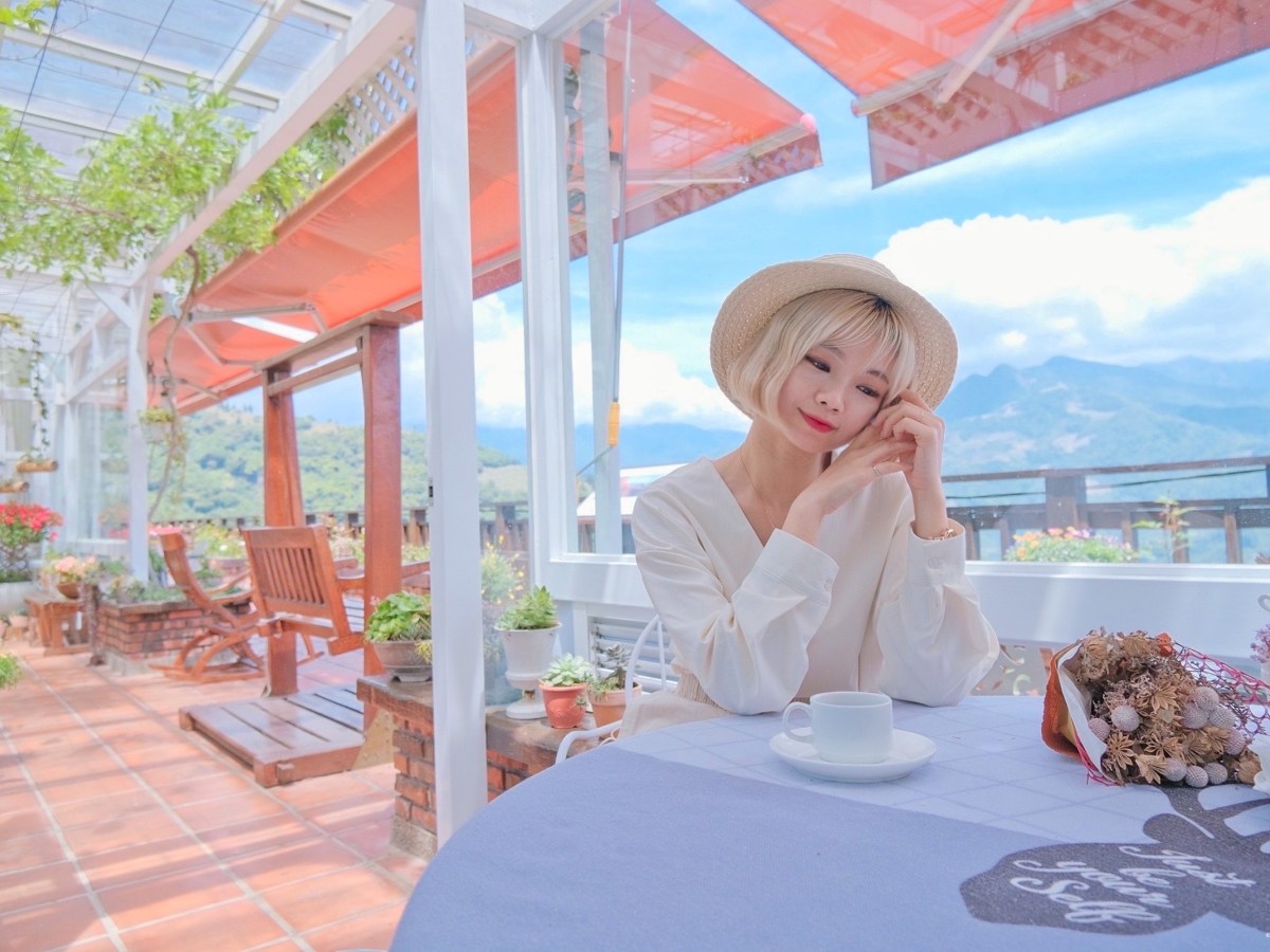 清境雲海山景咖啡廳，俯瞰中央山脈享用無菜單料理！來福居玻璃屋景觀餐廳下午茶