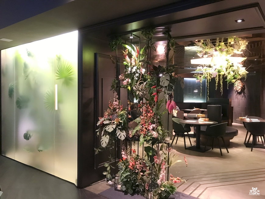 紅點文旅|台中住宿推薦|台中旅遊飯店停車位|溜滑梯|文青旅店|中華路夜市