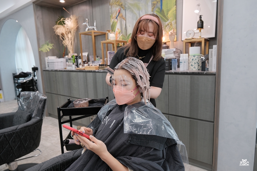 竹北髮廊|GENIC竹北首席店|玫瑰珊瑚|粉紅棕|漂髮|韓國女團髮色