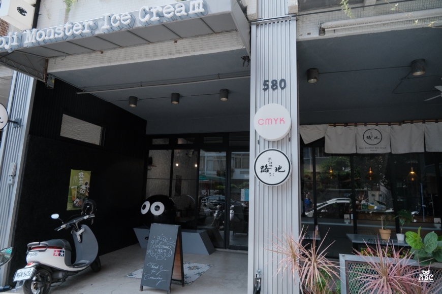 CMYK GALLERY|台中畫室|自助畫室|手作課|台中室內景點|IG打卡熱點
