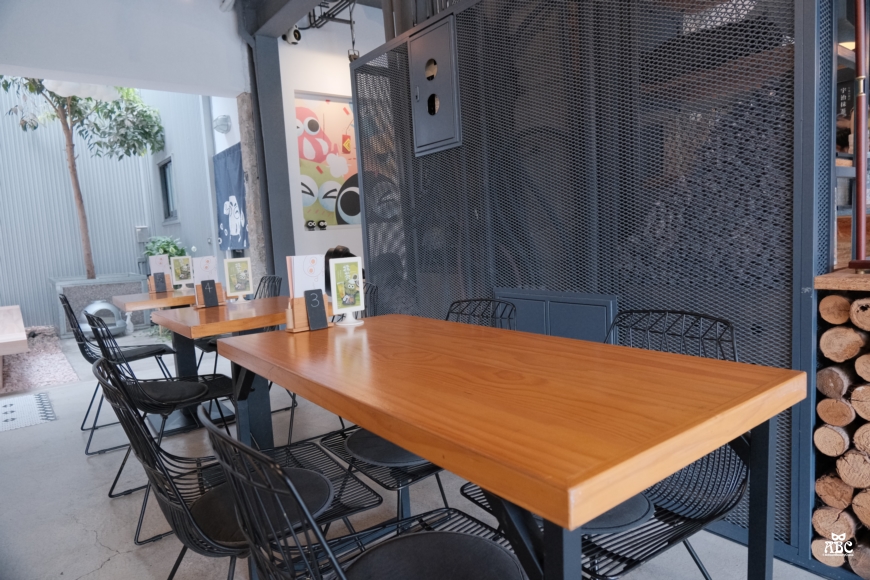 CMYK GALLERY|台中畫室|自助畫室|手作課|台中室內景點|IG打卡熱點
