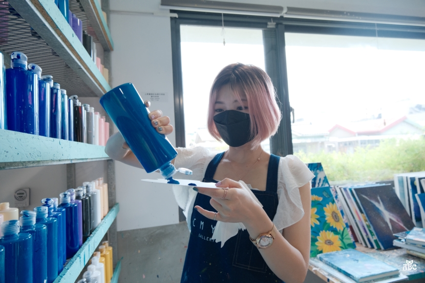 CMYK GALLERY|台中畫室|自助畫室|手作課|台中室內景點|IG打卡熱點
