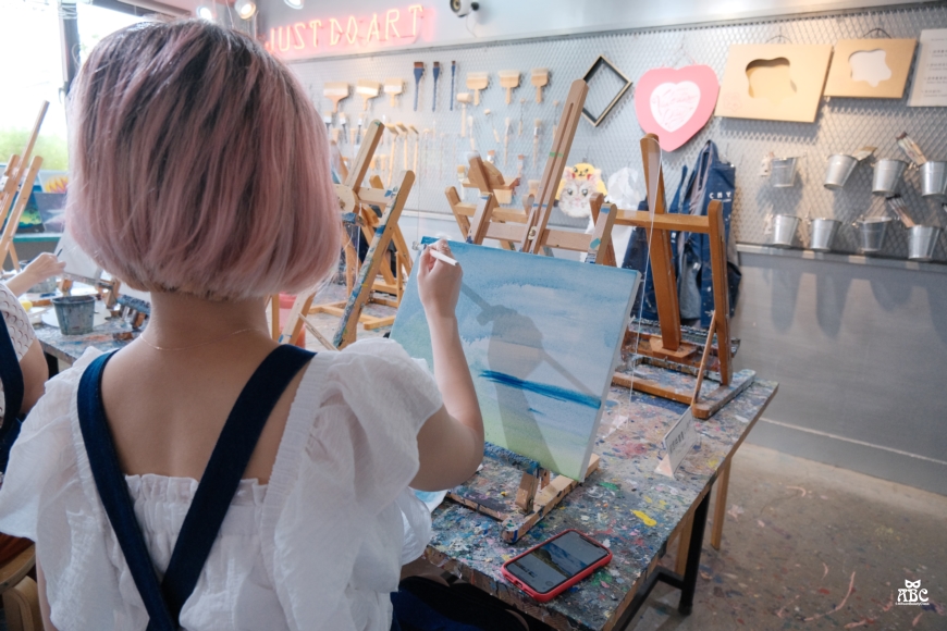 CMYK GALLERY|台中畫室|自助畫室|手作課|台中室內景點|IG打卡熱點
