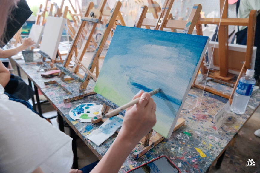 CMYK GALLERY|台中畫室|自助畫室|手作課|台中室內景點|IG打卡熱點
