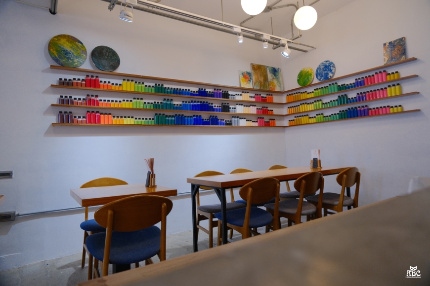 CMYK GALLERY|台中畫室|自助畫室|手作課|台中室內景點|IG打卡熱點
