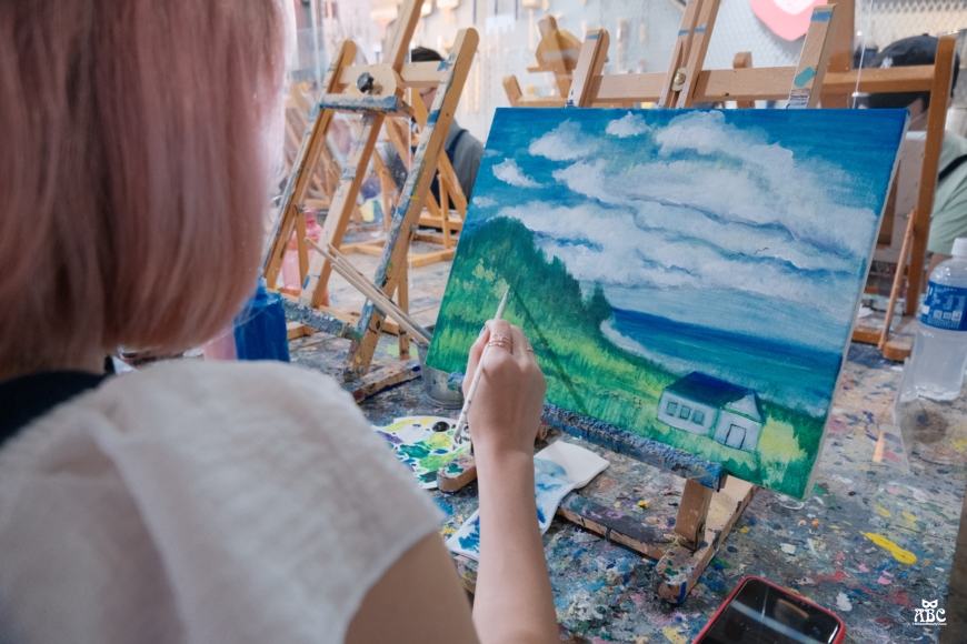 CMYK GALLERY|台中畫室|自助畫室|手作課|台中室內景點|IG打卡熱點
