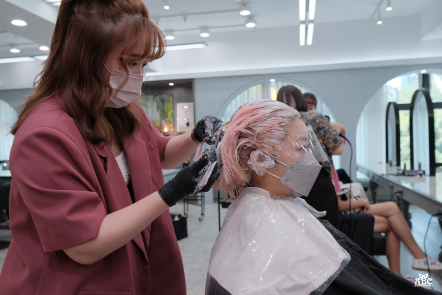 竹北髮廊GENIC評價價位剪髮染髮|粉紫色特殊色漂髮粉霧色仙女髮色韓系