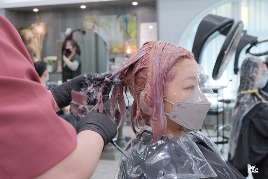 竹北髮廊GENIC評價價位剪髮染髮|粉紫色特殊色漂髮粉霧色仙女髮色韓系