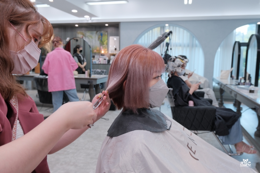 竹北髮廊GENIC評價價位剪髮染髮|粉紫色特殊色漂髮粉霧色仙女髮色韓系