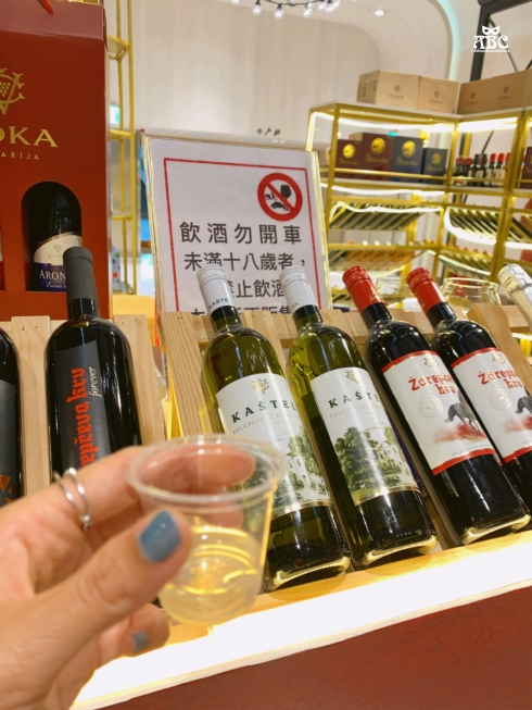 大江國際購物中心|桃園青埔一日遊親子景點|折扣優惠|室內網美景點|桃園美食餐廳