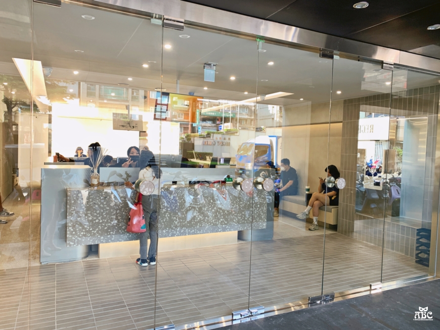 春山相館台北形象店|證件照專門店含妝髮服務最快當日取件|韓式證件照|台北證件照|照相館|形象照