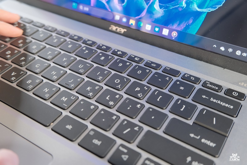 Acer宏碁Swift_Go_SFG14-71-575H_14吋OLED輕薄筆電|開箱|長時間外出使用筆電推薦