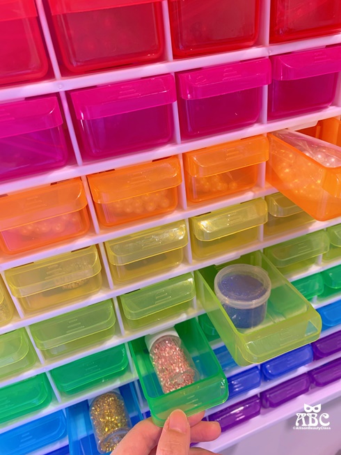 CUTE創藝空間|苗栗手作DIY景點|泡泡瑪特盲盒微景觀|壓克力石英砂機理畫|自助畫室|手作課程