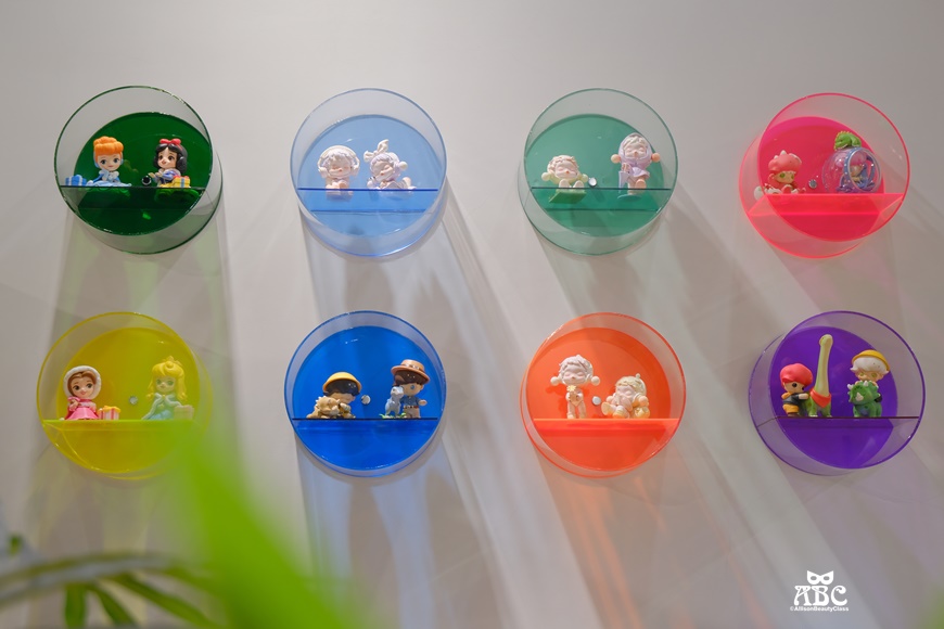 CUTE創藝空間|苗栗手作DIY景點|泡泡瑪特盲盒微景觀|壓克力石英砂機理畫|自助畫室|手作課程
