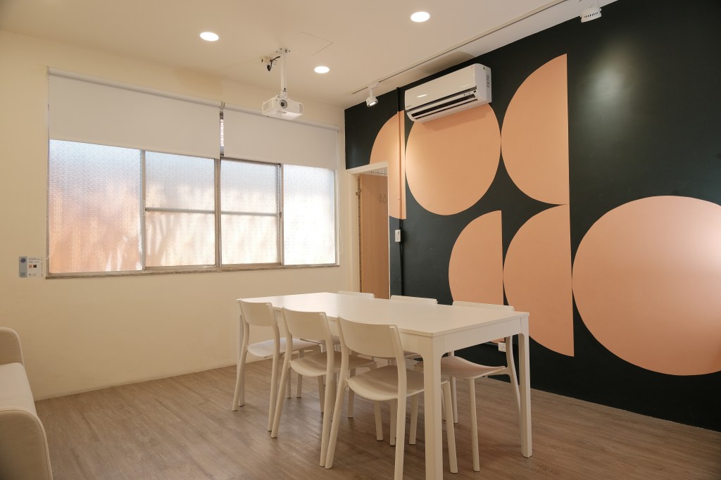 裝飾畫|手作畫畫課程體驗|台中手作|台北畫畫課|壓克力花卉課|企業內訓|團體活動|手作課程|花卉節|手作老師|飯店手作課程