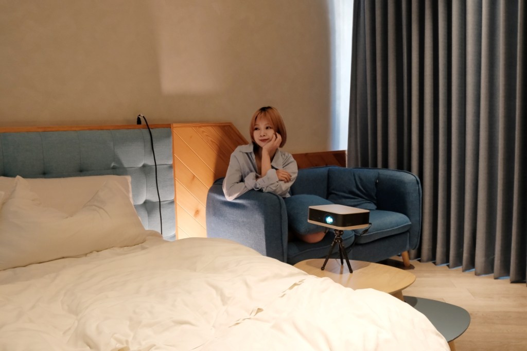 EPSON投影機EF61自由視移動劇院開箱|EPSON評價