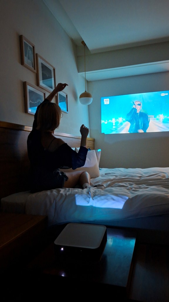 EPSON投影機EF61自由視移動劇院開箱|EPSON評價