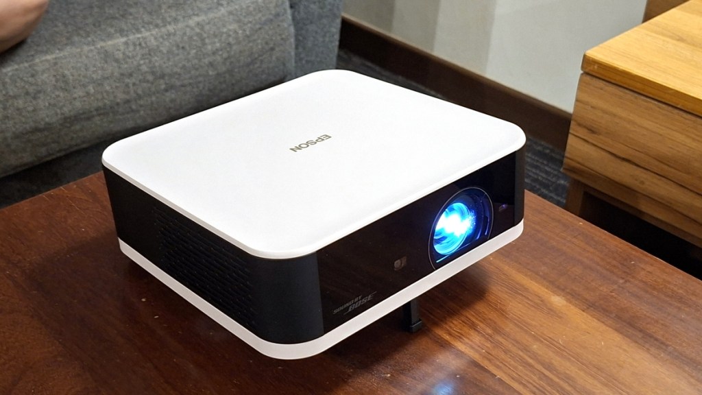 EPSON投影機EF61自由視移動劇院開箱|EPSON評價