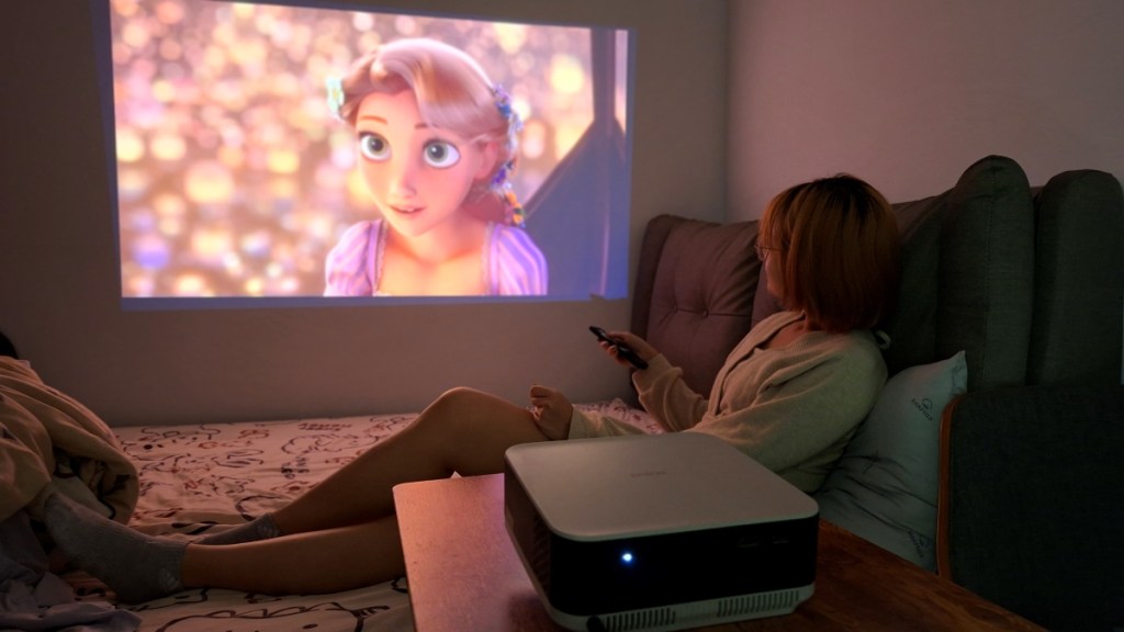 EPSON投影機EF61自由視移動劇院開箱|EPSON評價