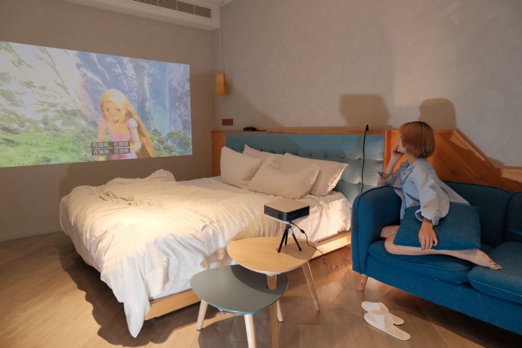 EPSON投影機EF61自由視移動劇院開箱|EPSON評價