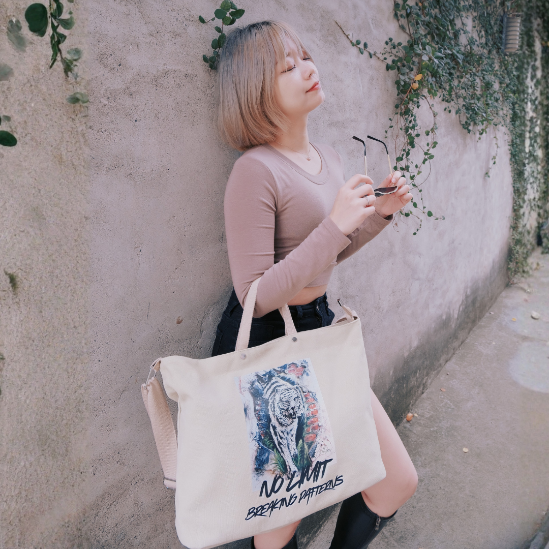 【原創】藝術印畫帆布大包肩揹手提兩用卡其色|帆布包|出遊旅行包包|大包|男生包包|大容量包包|送禮|文創|藝術