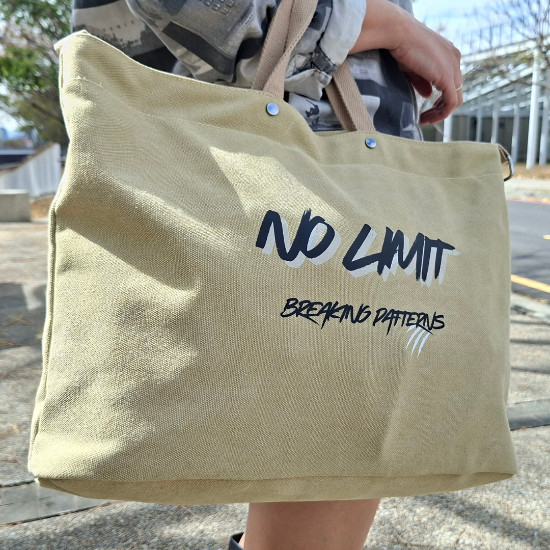 【原創】藝術印畫帆布大包肩揹手提兩用卡其色|帆布包|出遊旅行包包|大包|男生包包|大容量包包|送禮|文創|藝術